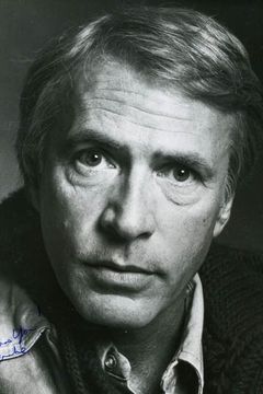 Adam Roarke interpreta Matt MacDonald