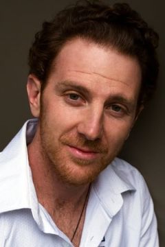 Wesley Dowdell interpreta Troy