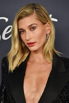 Hailey Bieber interpreta Hailey Baldwin