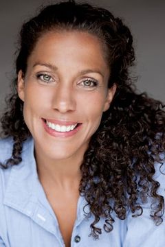 Cynthia Dallas interpreta Lock-Up Guard