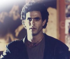 Juliano Mer-Khamis interpreta Menahme (as Juliano Mer)