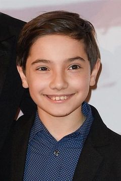 Pawel Puchalski interpreta Romain (8-10 years old)