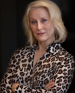 Kelly O'Neal interpreta Officer Jacobs