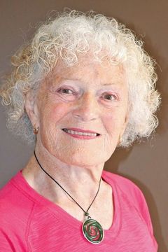 Sian Davis interpreta Old Woman