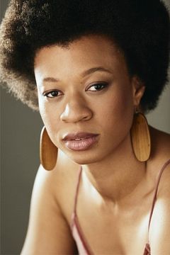 Ameerah Briggs interpreta Police Officer #1