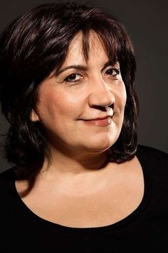 Füsun Demirel interpreta Anne