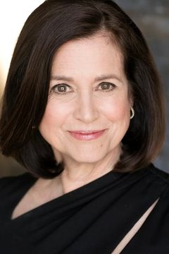 Penny Peyser interpreta Sharon Lyons