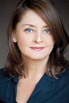 Jeanette Cronin interpreta Head Mistress (uncredited)