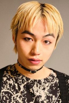 Nao Takahashi interpreta Customer