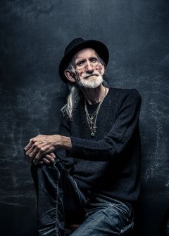Peter Schoelier interpreta Vagrant
