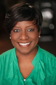 Deanna Reed-Foster interpreta Bernadette