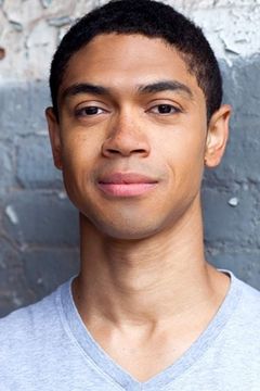 Reynaldo Piniella interpreta Bolton Teen Alex