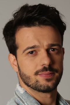 Fernando Tielve interpreta Joven Guerrillero 2