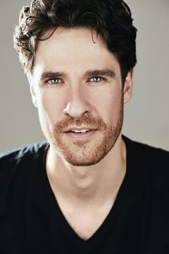 Ben Mehl interpreta Trevor Donovan