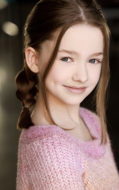 Kariana Karhu interpreta Young Lauren