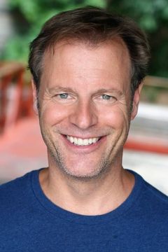 Greg Connolly interpreta Osborn Butler