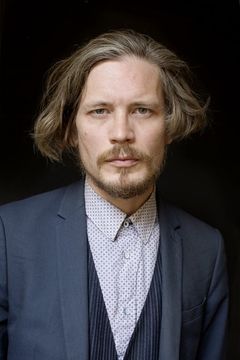Thibault Lacroix interpreta Attachée de presse maison de couture Paris