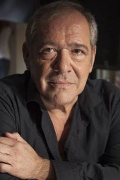 Carlos Kaniowsky interpreta Oscar Arnulfo Romero Goldamez