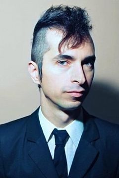 Jimmy Urine interpreta Half-Nut