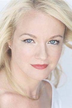 Tasha Ames interpreta Young Blonde Woman