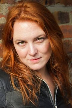 Monica Walsh interpreta Waitress
