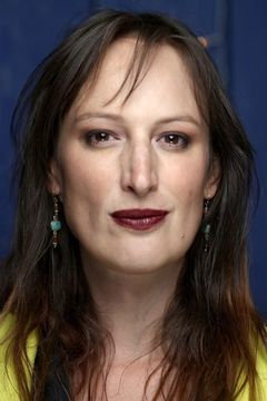 Jen Richards interpreta Laura Stanley