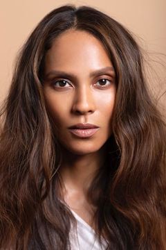 Lesley-Ann Brandt interpreta Pearl Thorne