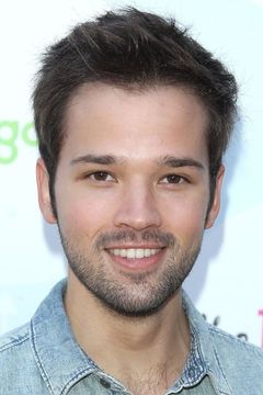 Nathan Kress interpreta Freddie Benson