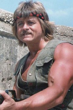 Mike Abbott interpreta Mike