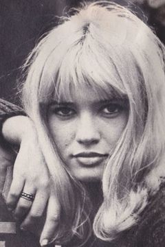 Gillian Hills interpreta Sonietta