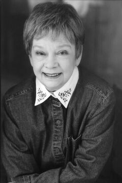 Betty Linde interpreta Coffee Customer