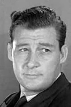 Harp McGuire interpreta Lt. Sunderstrom