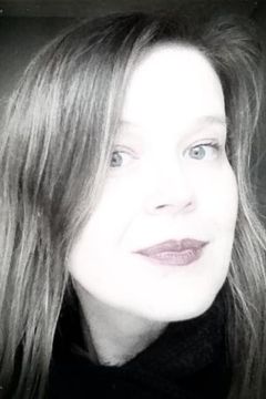 Anne Lepla interpreta Christiane, la 1re vendeuse