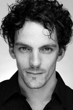 Jonathan Gabriel Robbins interpreta Guard