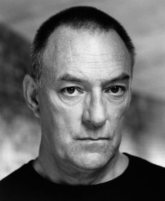 John McGlynn interpreta Bookmaker