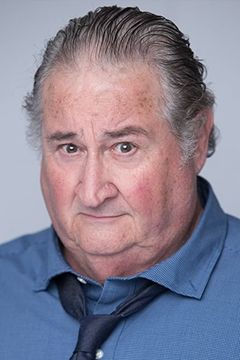Jerry Winsett interpreta Geoffrey