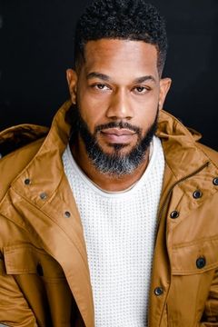 Christopher Winchester interpreta New Year's Eve Bartender
