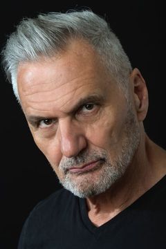 Morris Panych interpreta Arrogant Businessman