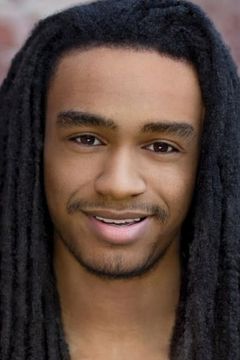 Khalil Middleton interpreta Kofi