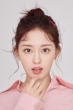 Sun Yanqing interpreta Duty Free Shop Saleswoman