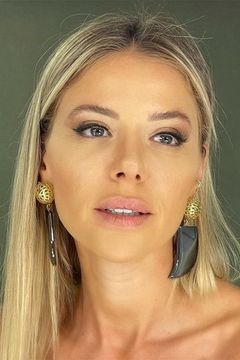 Esra Eron interpreta Alya