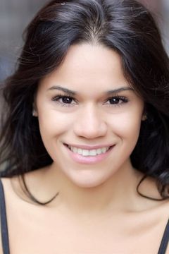 Justina Adorno interpreta Yoli