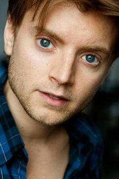 Sébastien René interpreta Ryan