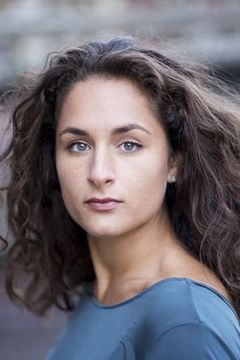 Avital Lvova interpreta Oksana Shirokova