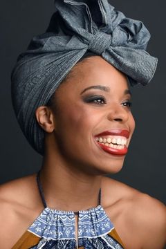 Tiffany Denise Hobbs interpreta Alice