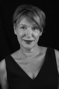 Nicoletta Maragno interpreta cameriera