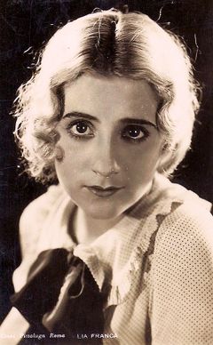 Lia Franca interpreta Herself