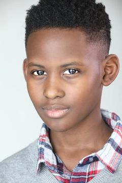 Evan Alex interpreta Jason Wilson / Pluto