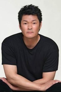 Michael Chow Man-Kin interpreta Fat