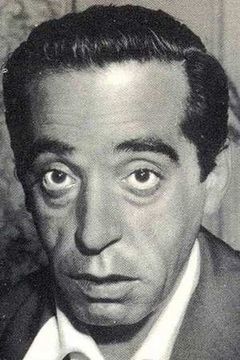 Alberto Sorrentino interpreta Notaio Adone Bellezza